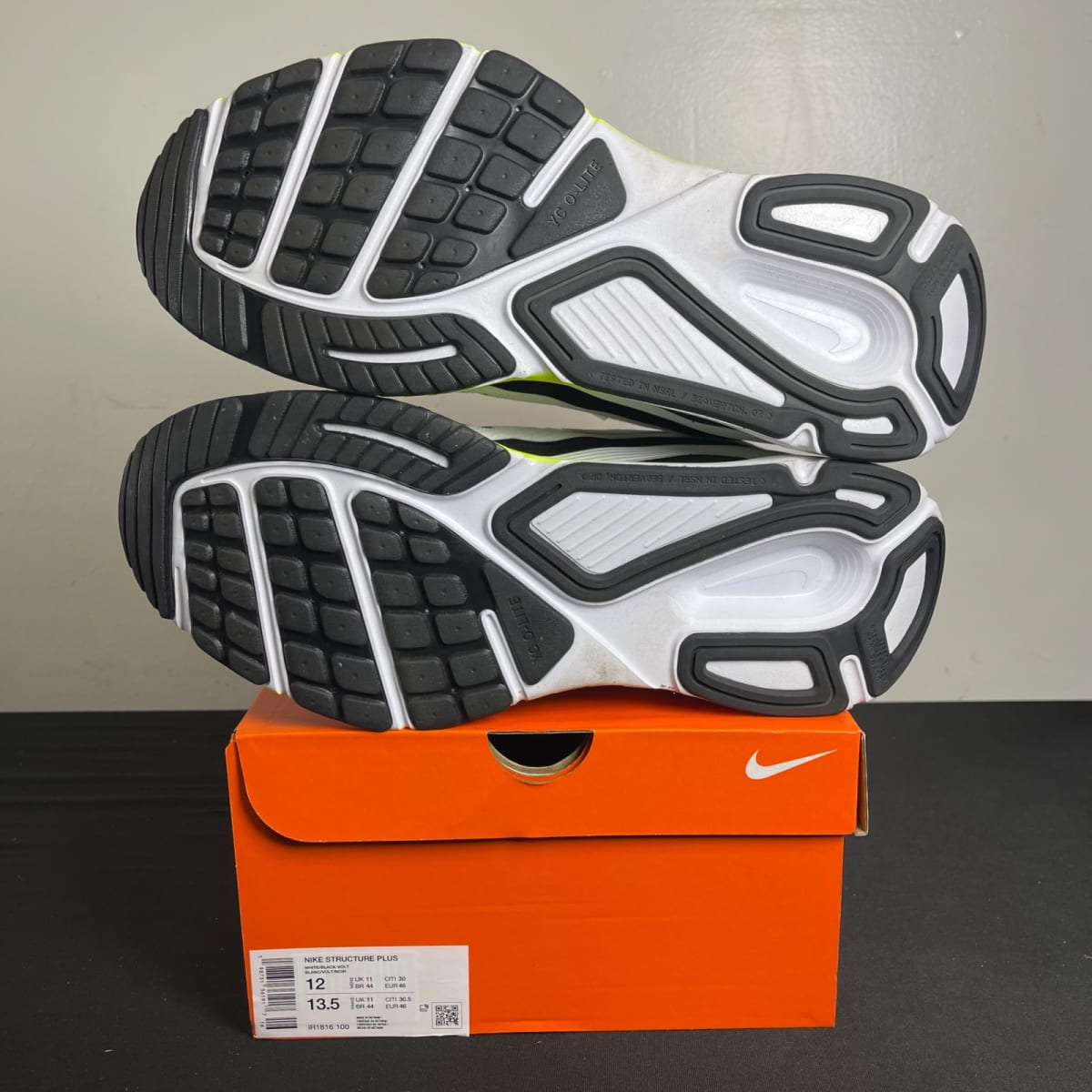 Nike Structure Plus White Black Volt (Size 12) - aux