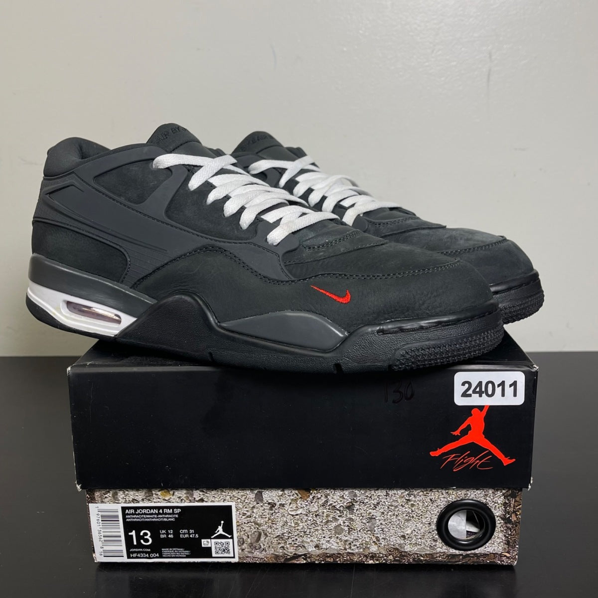 Jordan 4 RM SP Nigel Sylvester Driveway Grey 13 (Moderately Worn Pre-Owned)JordanAnthracite/Anthracite/University Red/White - Image 1