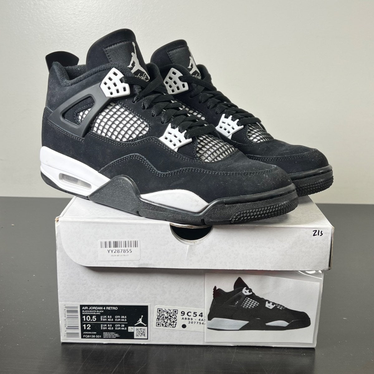 Jordan 4 Retro White Thunder 10.5 (Moderately Worn Pre-Owned)JordanBlack/White/Black - Image 1