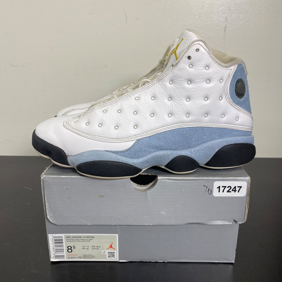 Jordan 13 Retro Blue Grey 8.5 (Moderately Worn Pre-Owned)JordanWhite/Yellow Ochre/Blue Grey/Black - Image 3