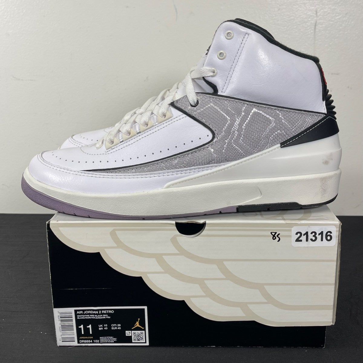 Jordan 2 Retro Python 11 (Moderately Worn Pre-Owned)JordanWhite/Fire Red-Black-Sail-Cement Grey - Image 3