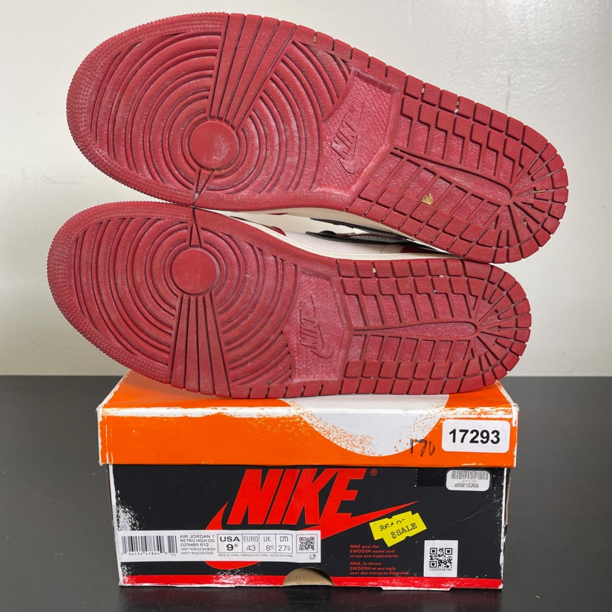 Jordan 1 Retro High OG Chicago Lost and Found 9.5 (Moderately Worn Pre-Owned)JordanVarsity Red/Black-Sail-Muslin - Image 5