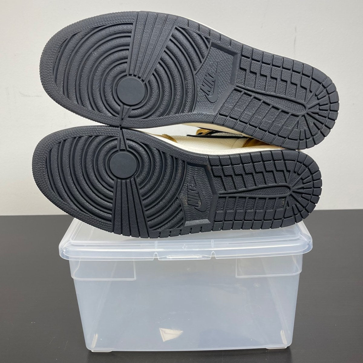 Jordan 1 Retro High Rookie of the Year 9 (Moderately Worn Pre-Owned)JordanGolden Harvest/Black-Sail - Image 5