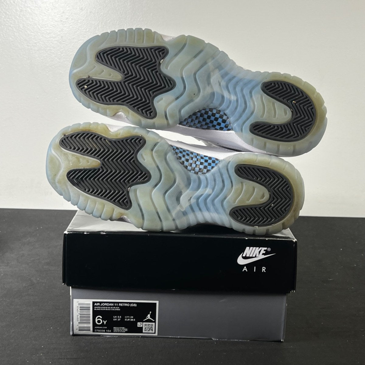Jordan 11 Retro Legend Blue (2024) (GS) 6Y (Moderately Worn Pre-Owned)JordanWhite/Legend Blue/Black - Image 6