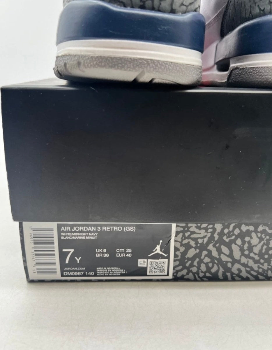 Jordan 3 Retro Midnight Navy (GS) 7Y (Moderately Worn Pre-Owned)JordanWhite/Midnight Navy/Cement Grey/Black - Image 4