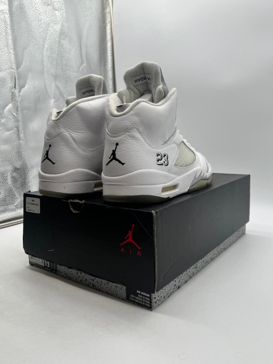 Jordan 5 Retro Metallic White (2015) 12 (Moderately Worn Pre-Owned)JordanWhite/Metallic Silver-Black - Image 5