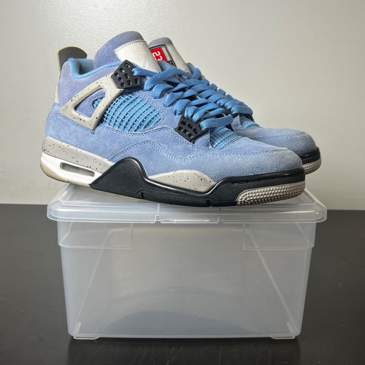 Jordan 4 Retro University Blue 8 (Moderately Worn Pre-Owned)JordanUniversity Blue/Tech Grey-White-Black - Image 1