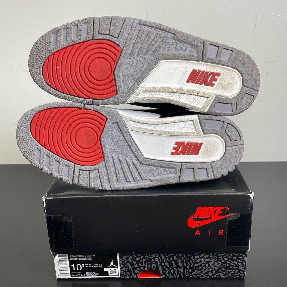 Jordan 3 Retro OG Black Cement (2024) 10.5 (Moderately Worn Pre-Owned)JordanBlack/Fire Red/Cement Grey/Sail - Image 5