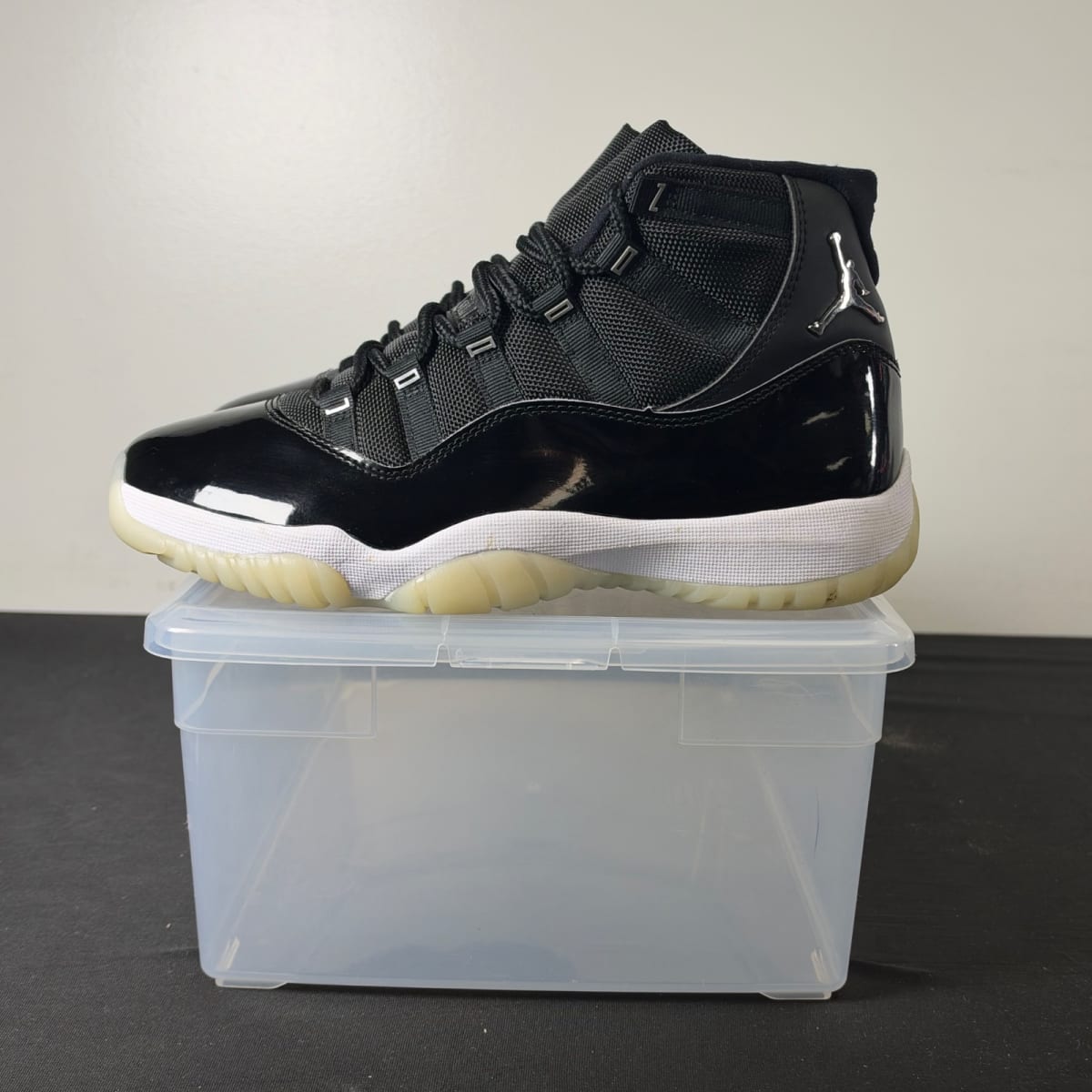 Jordan 11 Retro Jubilee 25th Anniversary (Size 8) - aux