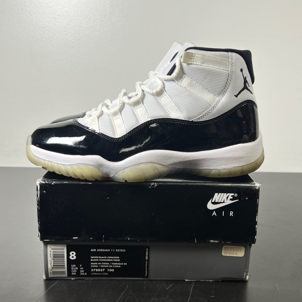 Jordan 11 Retro Concord (2018) 8 (Moderately Worn Pre-Owned)JordanWhite/Black-Concord - Image 3