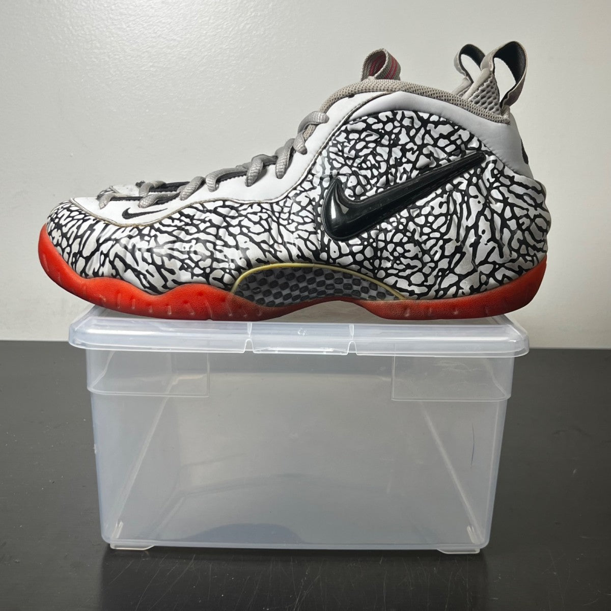 Nike Air Foamposite Pro Elephant Print 9.5 (Heavily Worn Pre-Owned)NikeWolf Grey/Black-Hyper Pink - Image 3