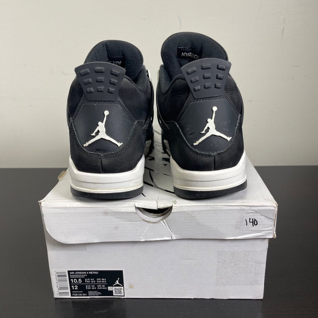 Jordan 4 Retro White Thunder 10.5 (Moderately Worn Pre-Owned)JordanBlack/White/Black - Image 4