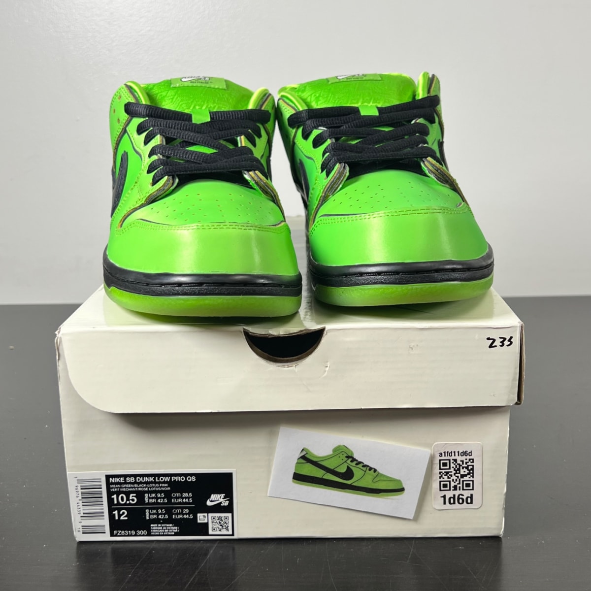 Nike SB Dunk Low The Powerpuff Girls Buttercup 10.5 (Lightly Worn Pre-Owned)NikeMean Green/Black/Lotus Pink - Image 2