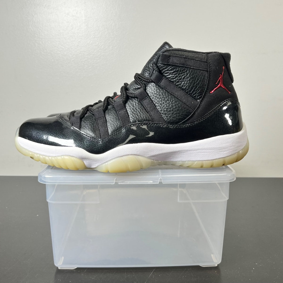 Jordan 11 Retro 72-10 11 (Lightly Worn Pre-Owned)JordanBlack/Gym Red-White-Anthracite - Image 3