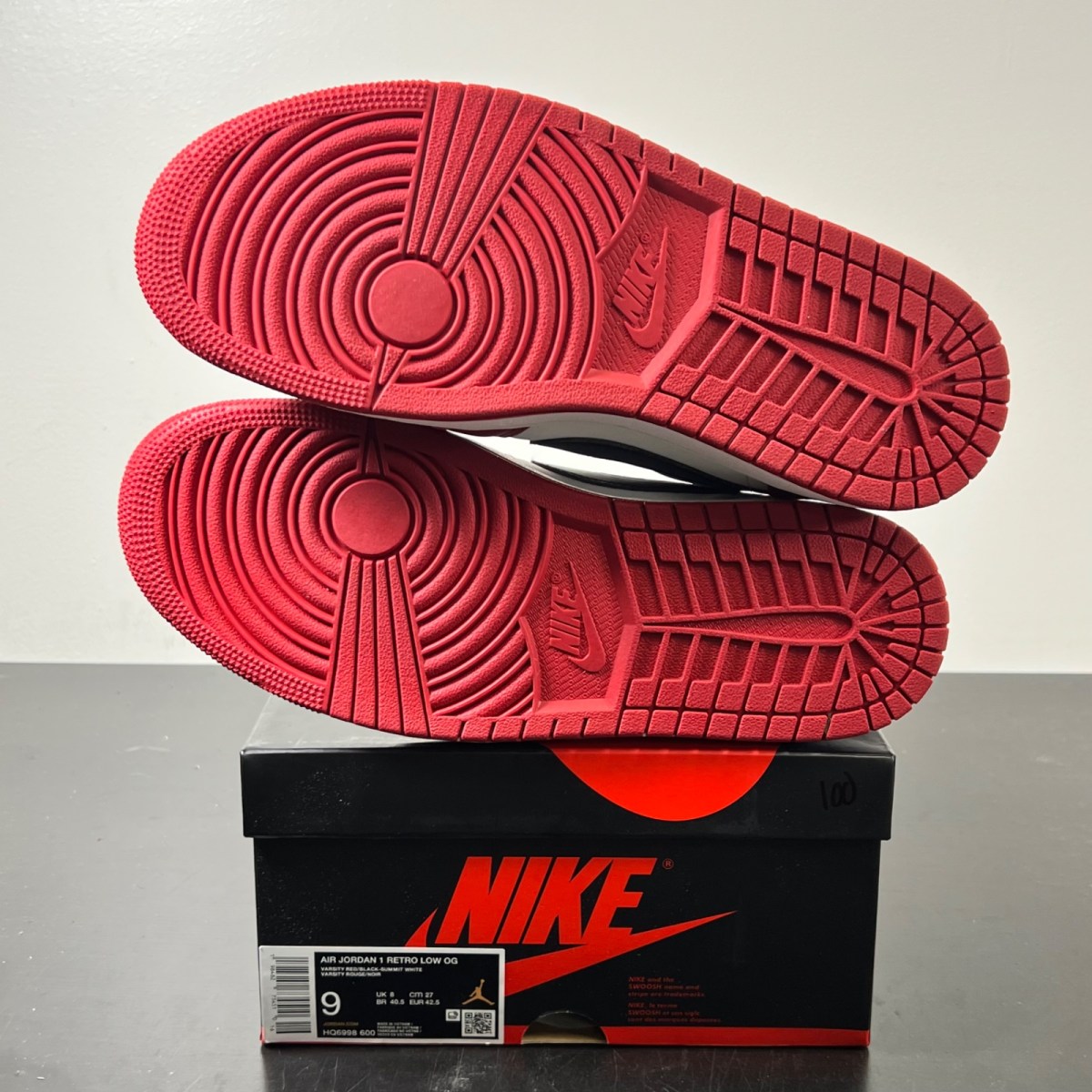 Jordan 1 Retro Low OG Chicago (2025) 9 (Lightly Worn Pre-Owned)JordanVarsity Red/Black/Summit White - Image 6