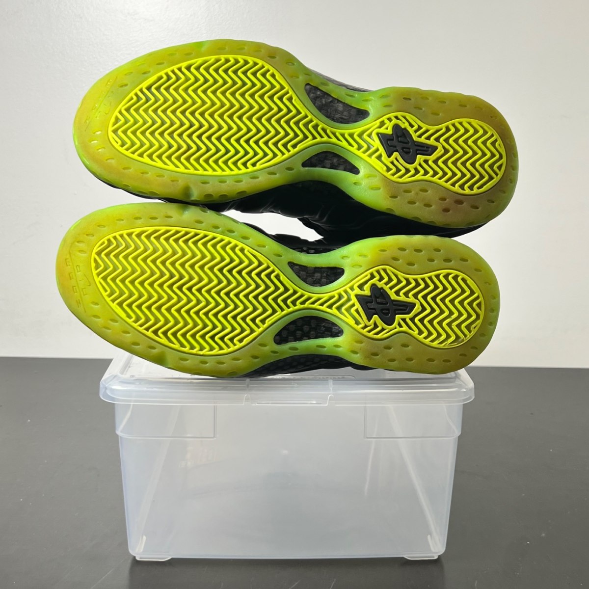 Nike Air Foamposite One Black Volt 9.5 (Lightly Worn Pre-Owned)NikeBlack/Volt - Image 5