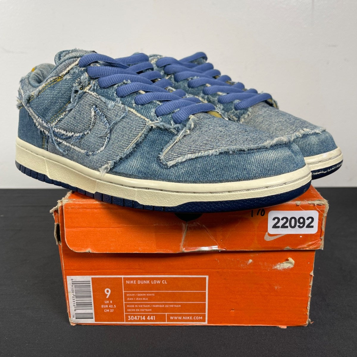 Nike Dunk Low CL Denim 9 (Moderately Worn Pre-Owned)NikeDenim/Denim/White - Image 1