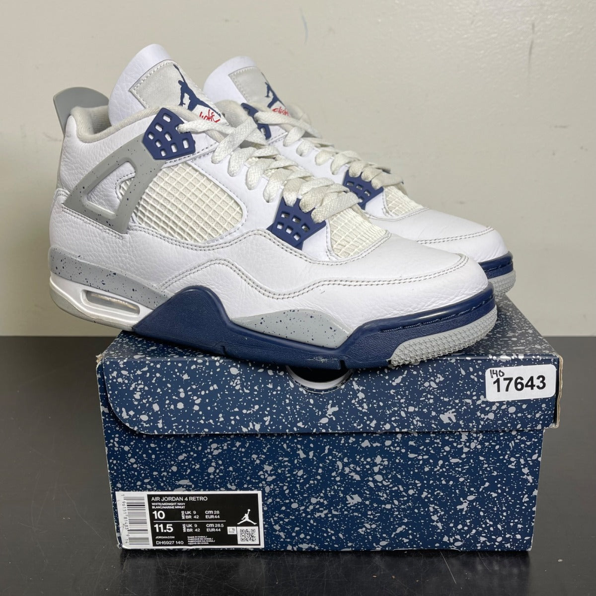 Jordan 4 Retro Midnight Navy 10 (Moderately Worn Pre-Owned)JordanWhite/Midnight Navy/Light Smoke Grey-Fire Red - Image 1