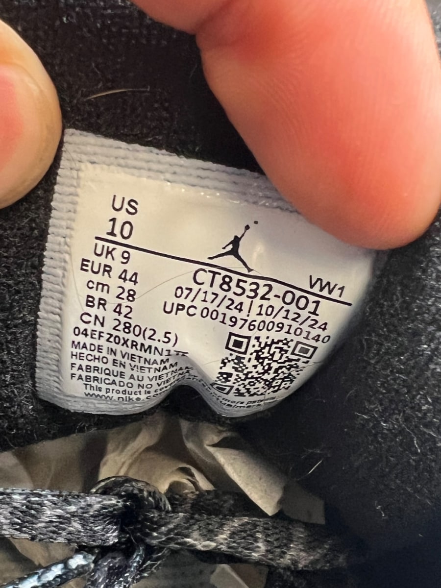 Jordan 3 Retro Black Cat (2025) 10 (Lightly Worn Pre-Owned) - Image 9