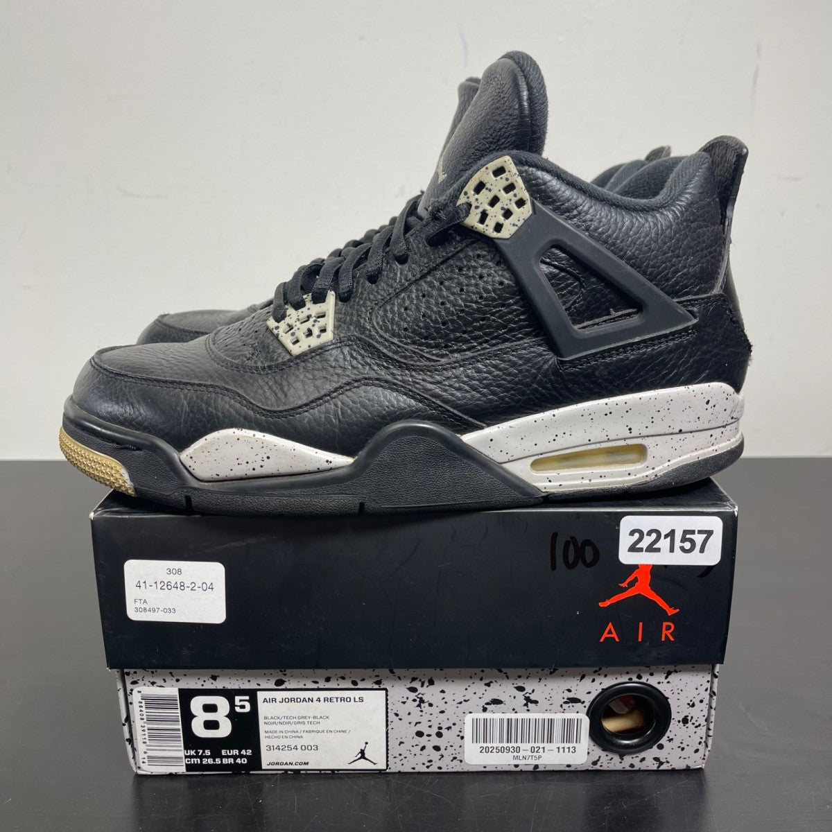 Jordan 4 Retro Oreo (2015) 8.5 (Moderately Worn Pre-Owned)JordanBlack/Tech Grey-White - Image 3