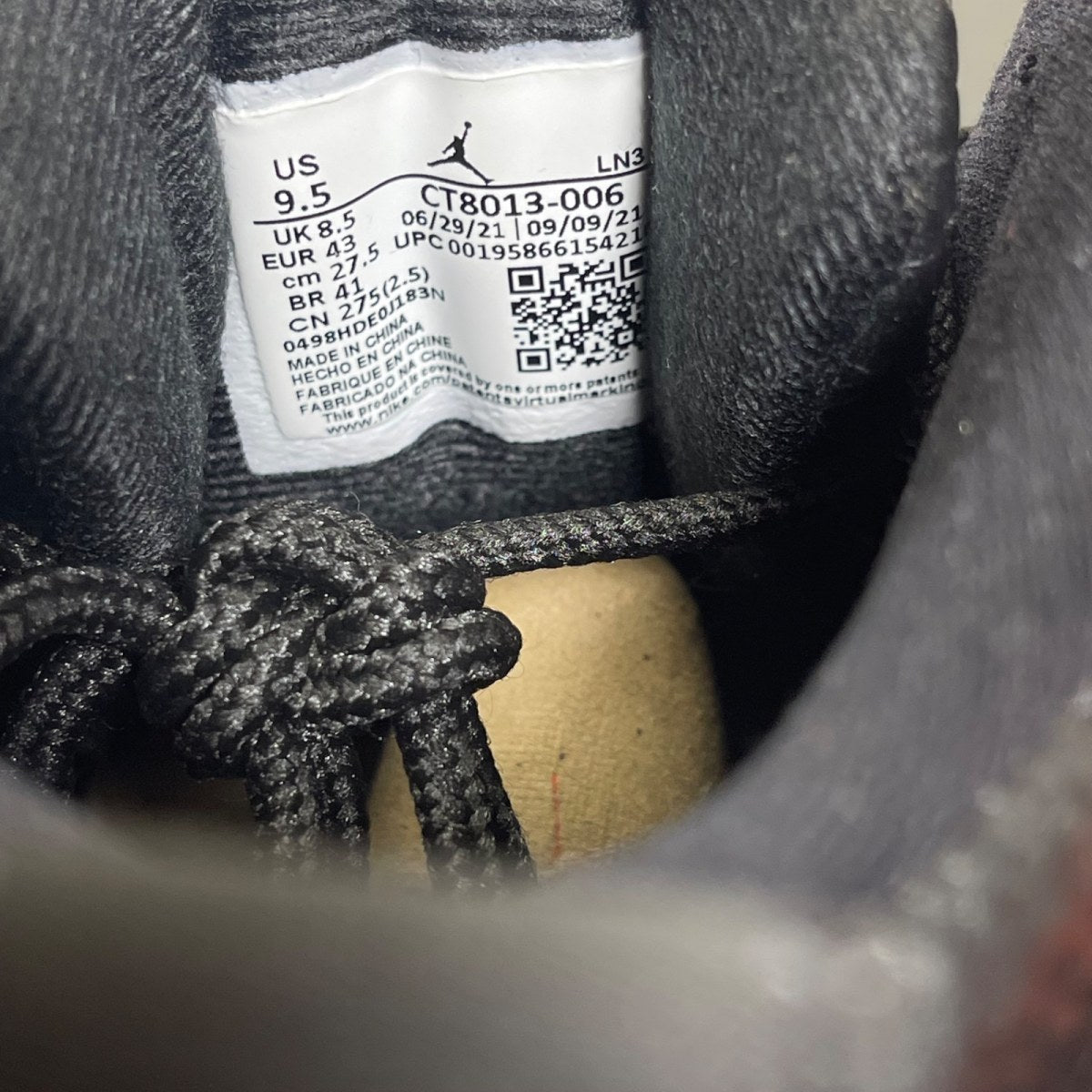 Jordan 12 Retro Playoffs (2022) 9.5 (Moderately Worn Pre-Owned)JordanBlack/Varsity Red-White - Image 6