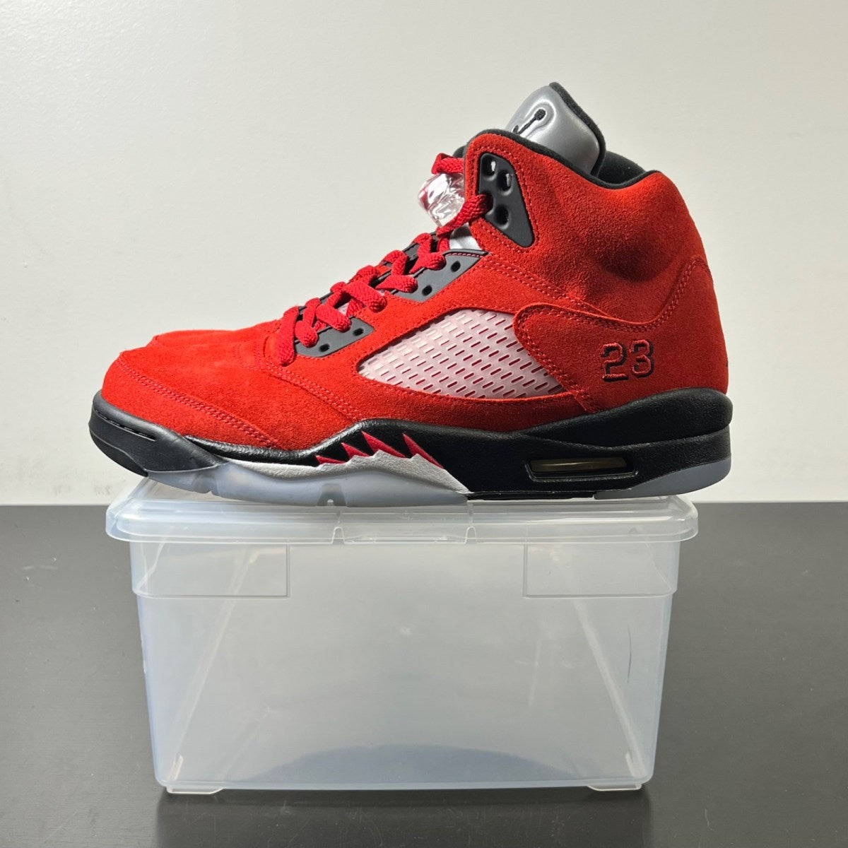 Jordan 5 Retro Raging Bull Red (2021) 9 (Lightly Worn Pre-Owned)JordanVarsity Red/Black-White - Image 3
