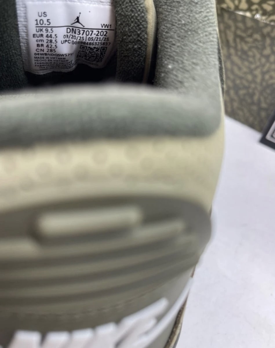 Jordan 3 Retro Family Affair 10.5 (Lightly Worn Pre-Owned)JordanMedium Olive/Sequoia/Neutral Olive/Sail/Total Crimson - Image 8