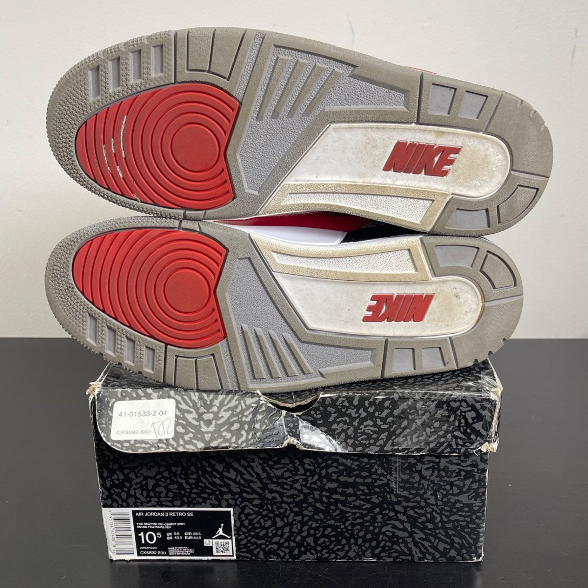 Jordan 3 Retro SE Unite 10.5 (Moderately Worn Pre-Owned)JordanFire Red/Fire Red-Cement Grey-Black - Image 5