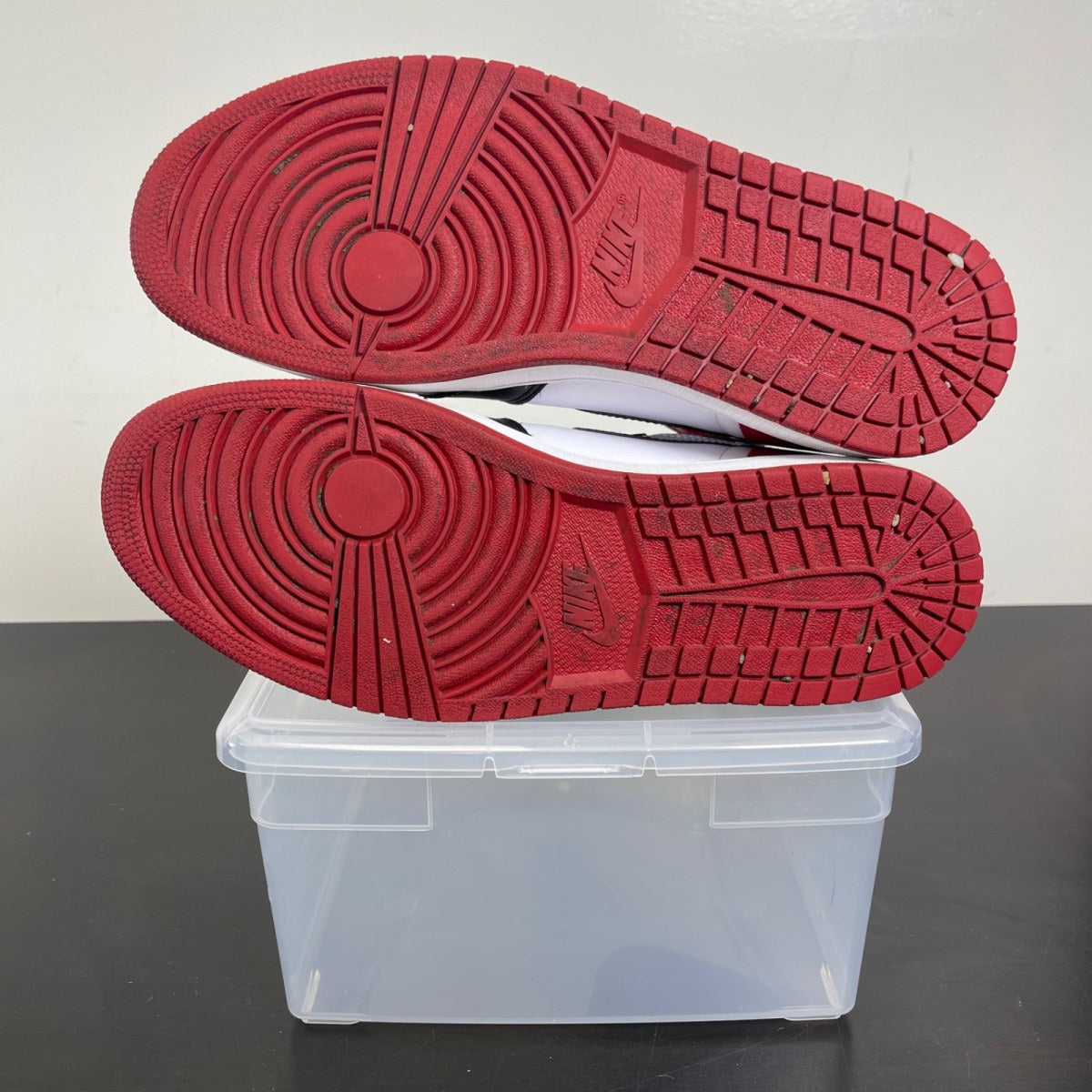 Jordan 1 Retro Black Toe (2016) 12 (Moderately Worn Pre-Owned)JordanWhite/Varsity Red/Black - Image 5
