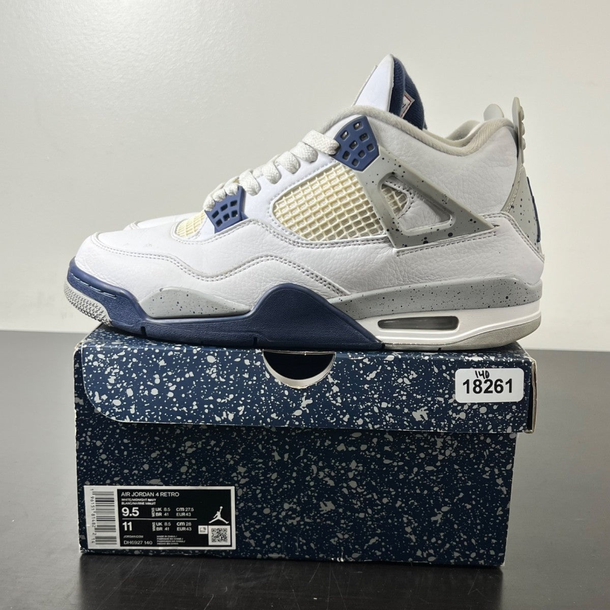 Jordan 4 Retro Midnight Navy 9.5 (Moderately Worn Pre-Owned)JordanWhite/Midnight Navy/Light Smoke Grey-Fire Red - Image 3