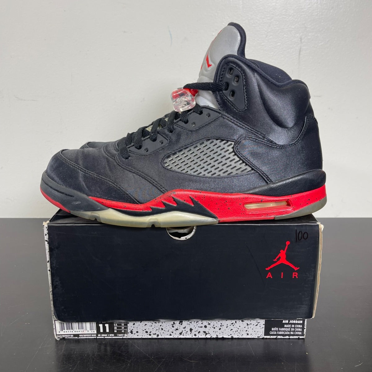 Jordan 5 Retro Satin Bred 11 (Moderately Worn Pre-Owned)JordanBlack/University Red - Image 3