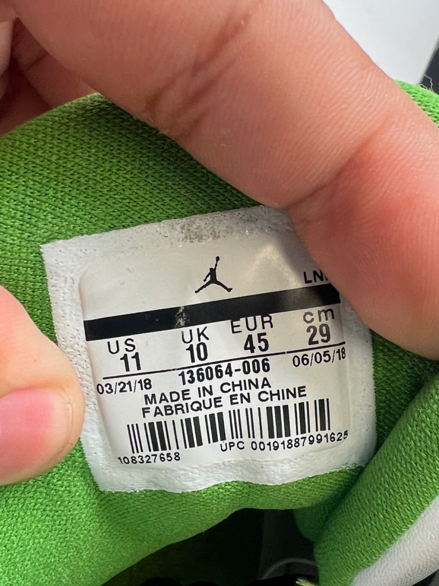 Jordan 3 Retro Chlorophyll 11 (Heavily Worn Pre-Owned)JordanLight Smoke Grey/Chlorophyll-Black-White - Image 7