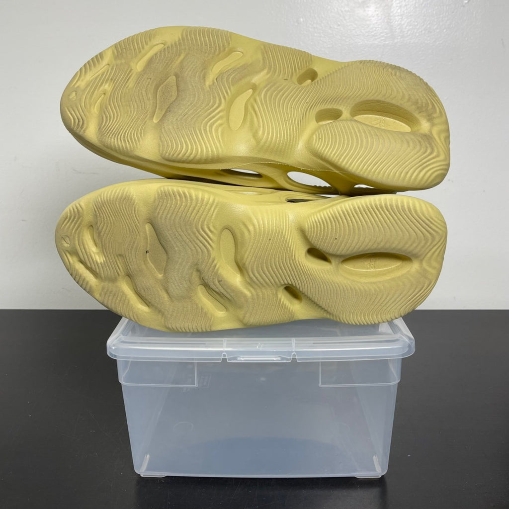 adidas Yeezy Foam RNNR Sulfur 14 (Moderately Worn Pre-Owned)adidasSulfur/Sulfur/Sulfur - Image 5