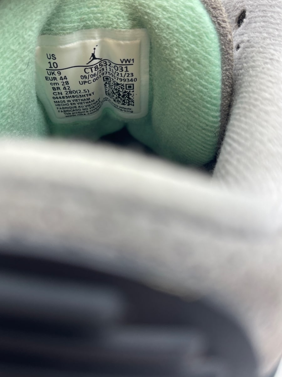 Jordan 3 Retro Green Glow 10 (Heavily Worn Pre-Owned) - Image 8