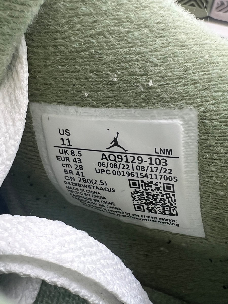 Jordan 4 Retro Seafoam (Women's) 11W (Lightly Worn Pre-Owned) - Image 8
