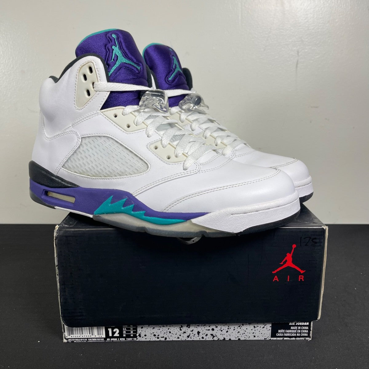 Jordan 5 Retro Grape (2013) 12 (Moderately Worn Pre-Owned)JordanWhite/Emerald-New Grape-Ice Blue - Image 1