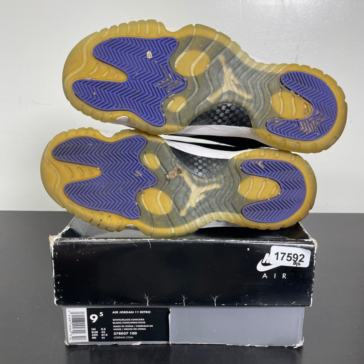 Jordan 11 Retro Concord (2018) 9.5 (Moderately Worn Pre-Owned)JordanWhite/Black-Concord - Image 5