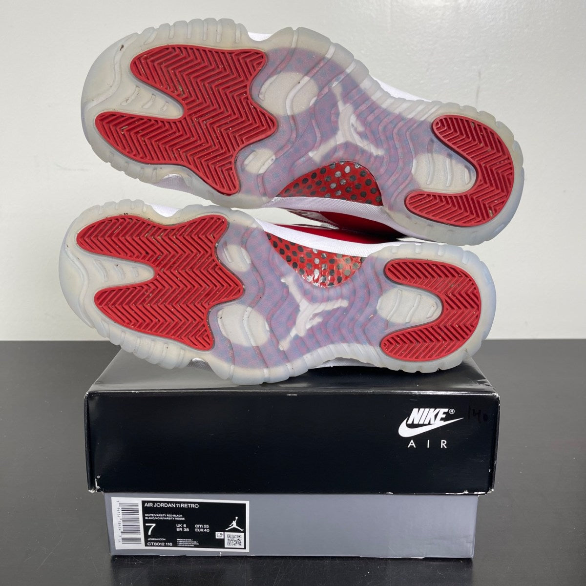 Jordan 11 Retro Cherry (2022) 7 (Moderately Worn Pre-Owned)JordanWhite/Varsity Red/Black - Image 5