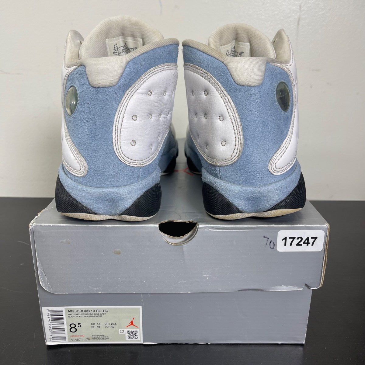 Jordan 13 Retro Blue Grey 8.5 (Moderately Worn Pre-Owned)JordanWhite/Yellow Ochre/Blue Grey/Black - Image 4