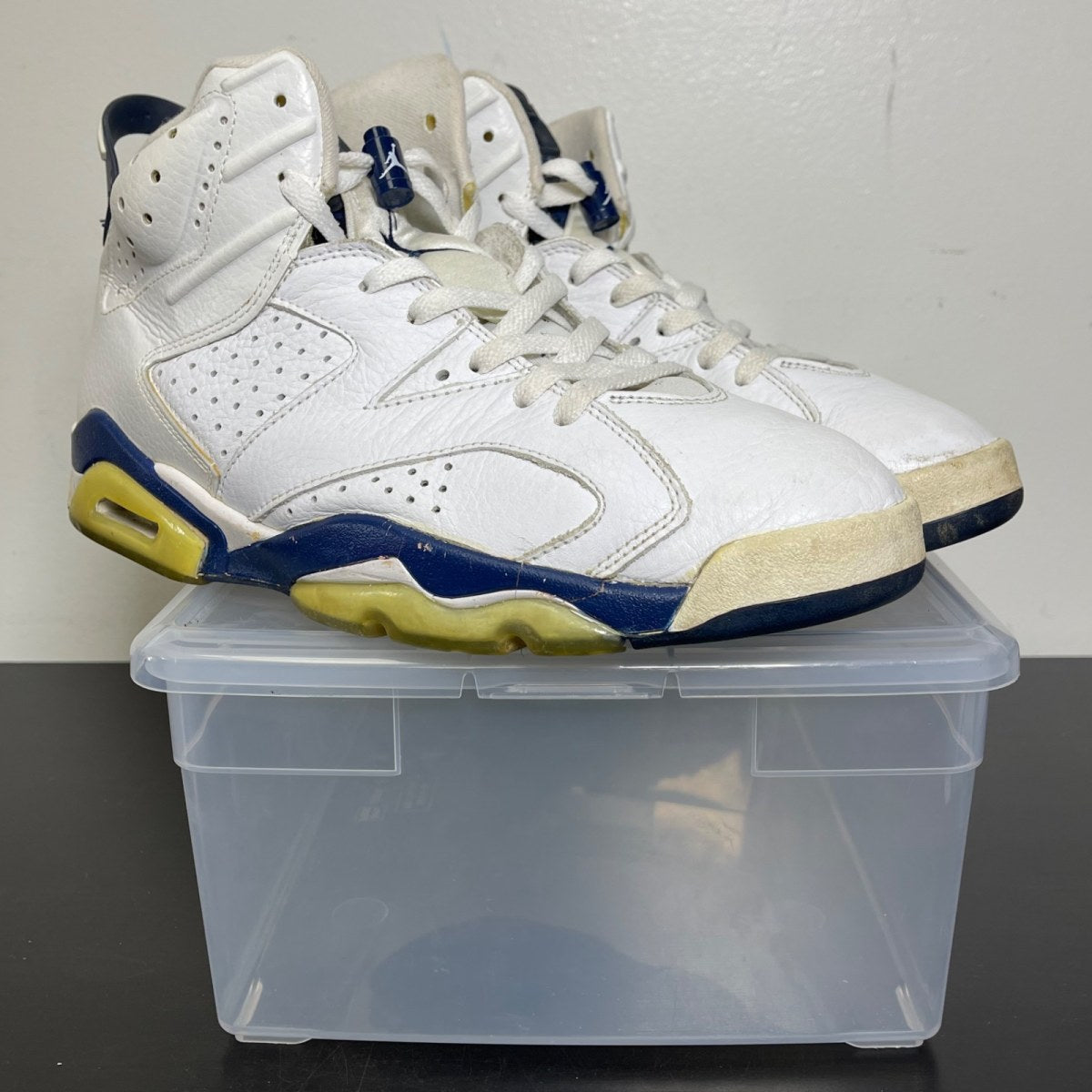Jordan 6 Retro Midnight Navy (2000) 10.5 (Moderately Worn Pre-Owned)JordanWhite/Midnight Navy - Image 1