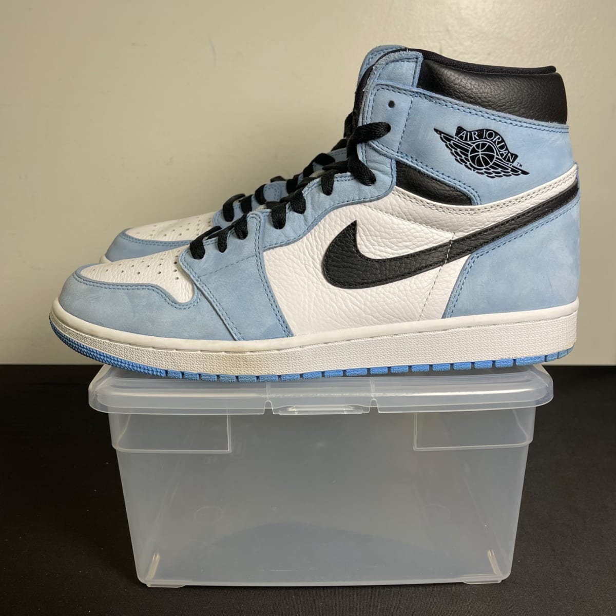 Jordan 1 Retro High OG University Blue (Size 12) - aux