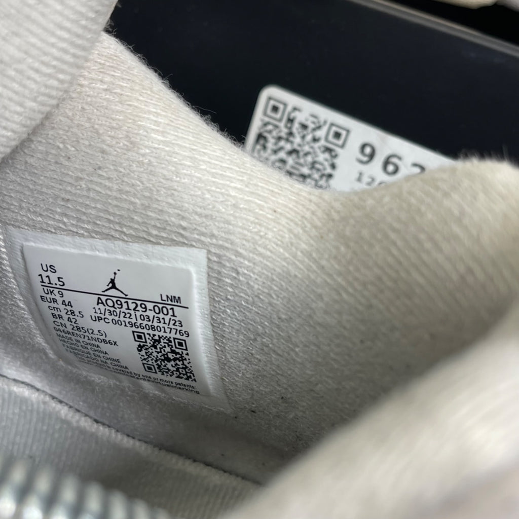Jordan 4 Retro Frozen Moments (Women's) 11.5W (Moderately Worn Pre-Owned)JordanLight Iron Ore/Sail-Neutral Grey-Black-Metallic Silver - Image 6