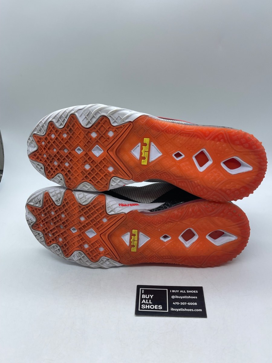 Nike LeBron 18 Low Sylvester vs Tweety Space Jam 12 (Moderately Worn Pre-Owned) - Image 7