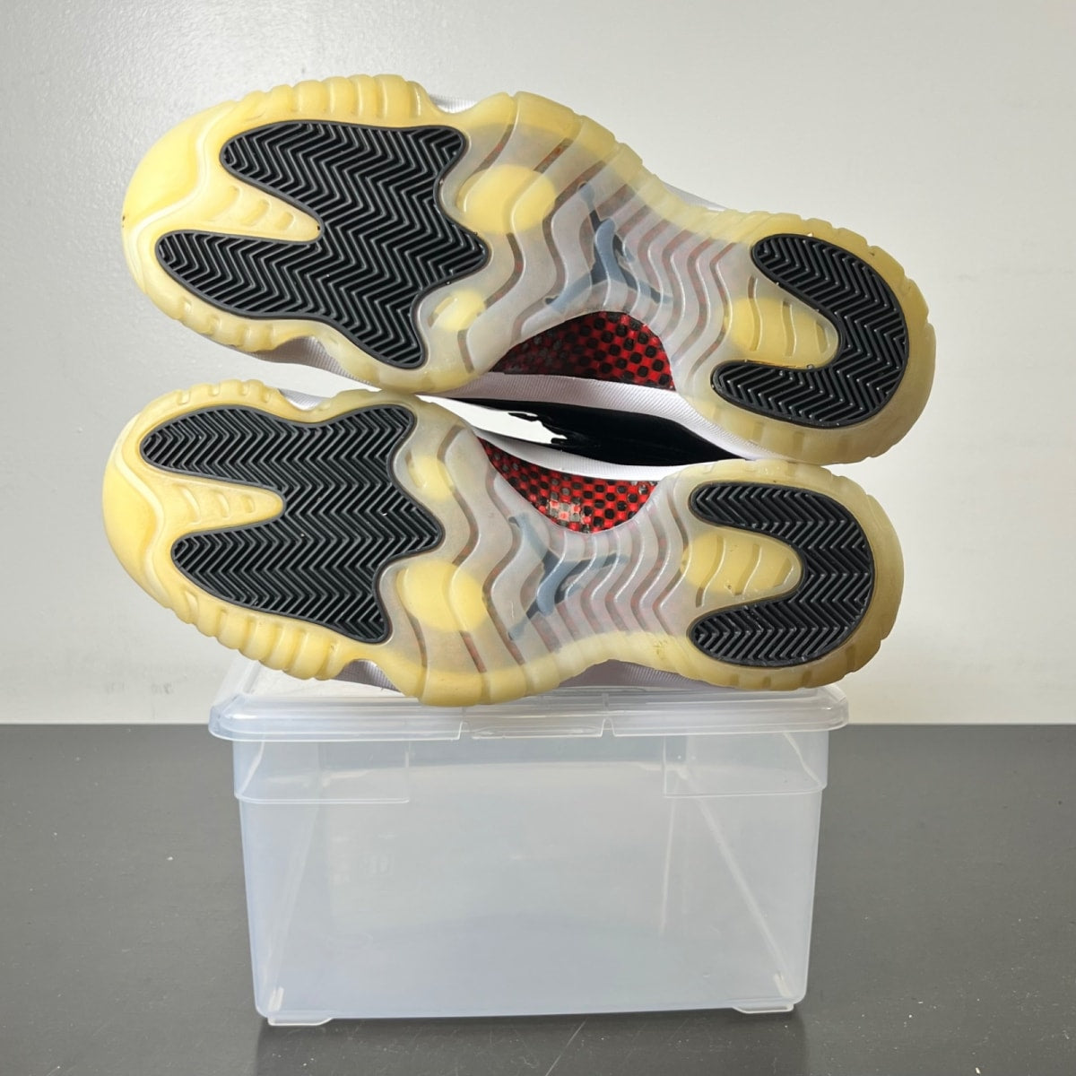 Jordan 11 Retro 72-10 11 (Lightly Worn Pre-Owned)JordanBlack/Gym Red-White-Anthracite - Image 5