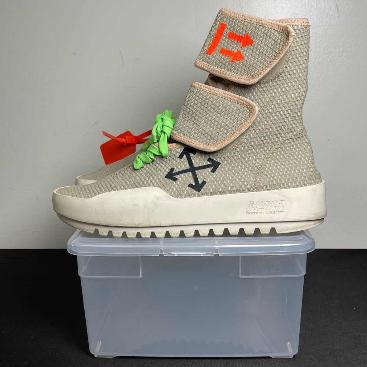 OFF-WHITE Motowrap Light Grey Black (Size 41) - Image 3