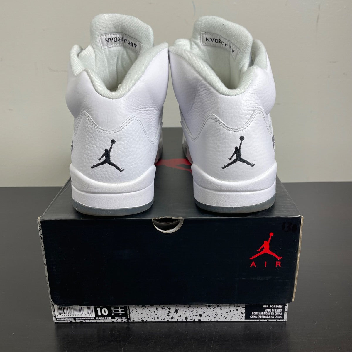 Jordan 5 Retro Metallic White (2015) 10 (Moderately Worn Pre-Owned)JordanWhite/Metallic Silver-Black - Image 4