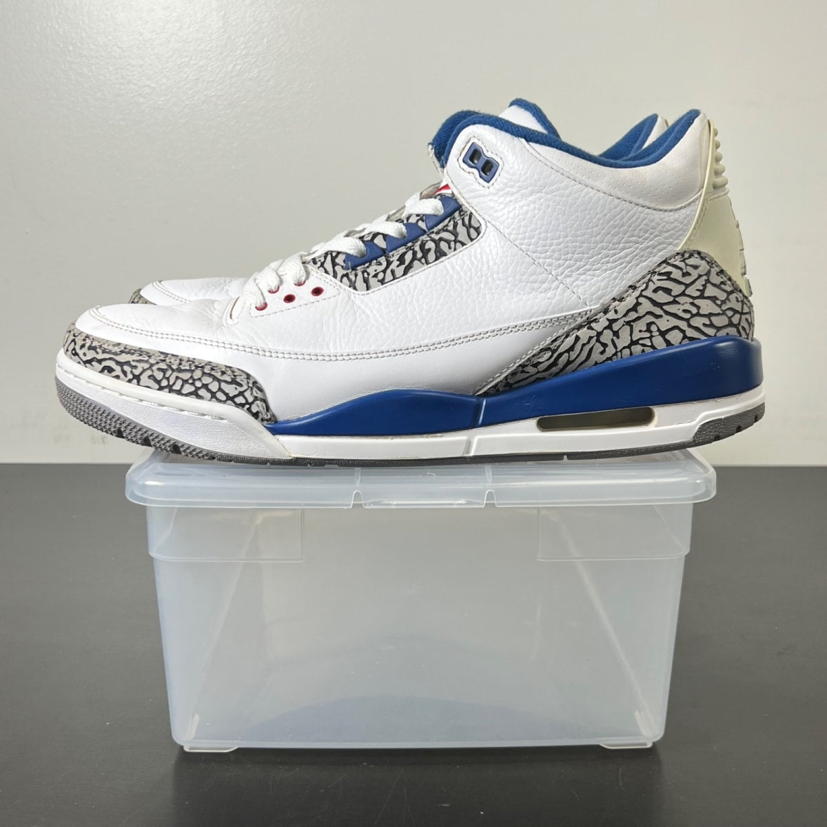 Jordan 3 Retro True Blue (2011) 13 (Heavily Worn Pre-Owned)JordanWhite/Cement Grey-True Blue - Image 3