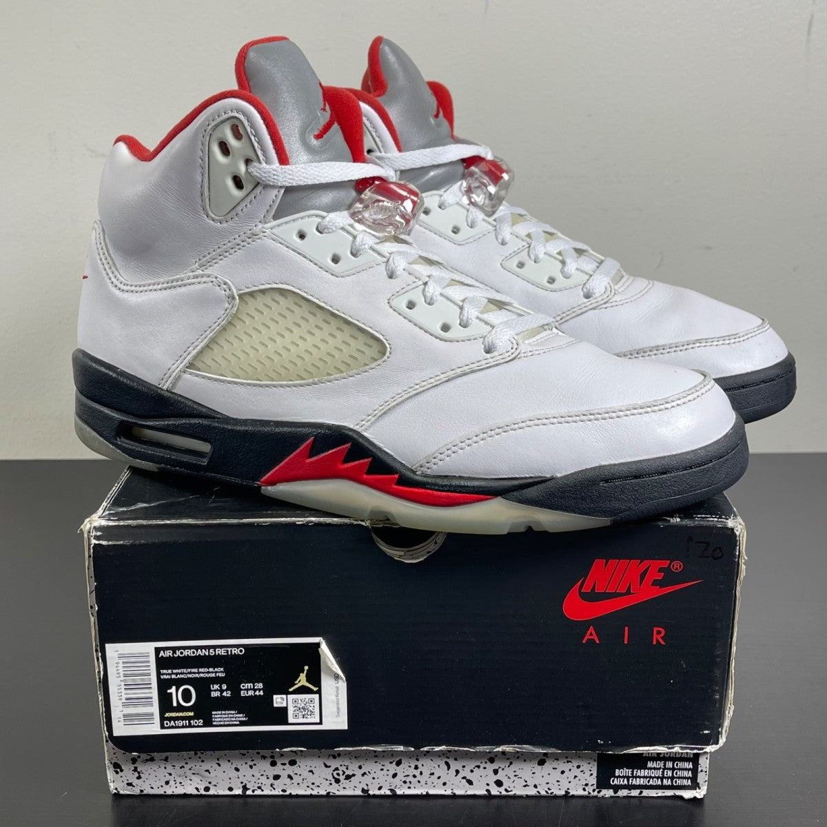 Jordan 5 Retro Fire Red Silver Tongue (2020) 10 (Moderately Worn Pre-Owned)JordanWhite/Black-Metallic Silver-Fire Red - Image 1