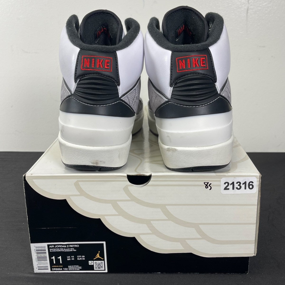 Jordan 2 Retro Python 11 (Moderately Worn Pre-Owned)JordanWhite/Fire Red-Black-Sail-Cement Grey - Image 4