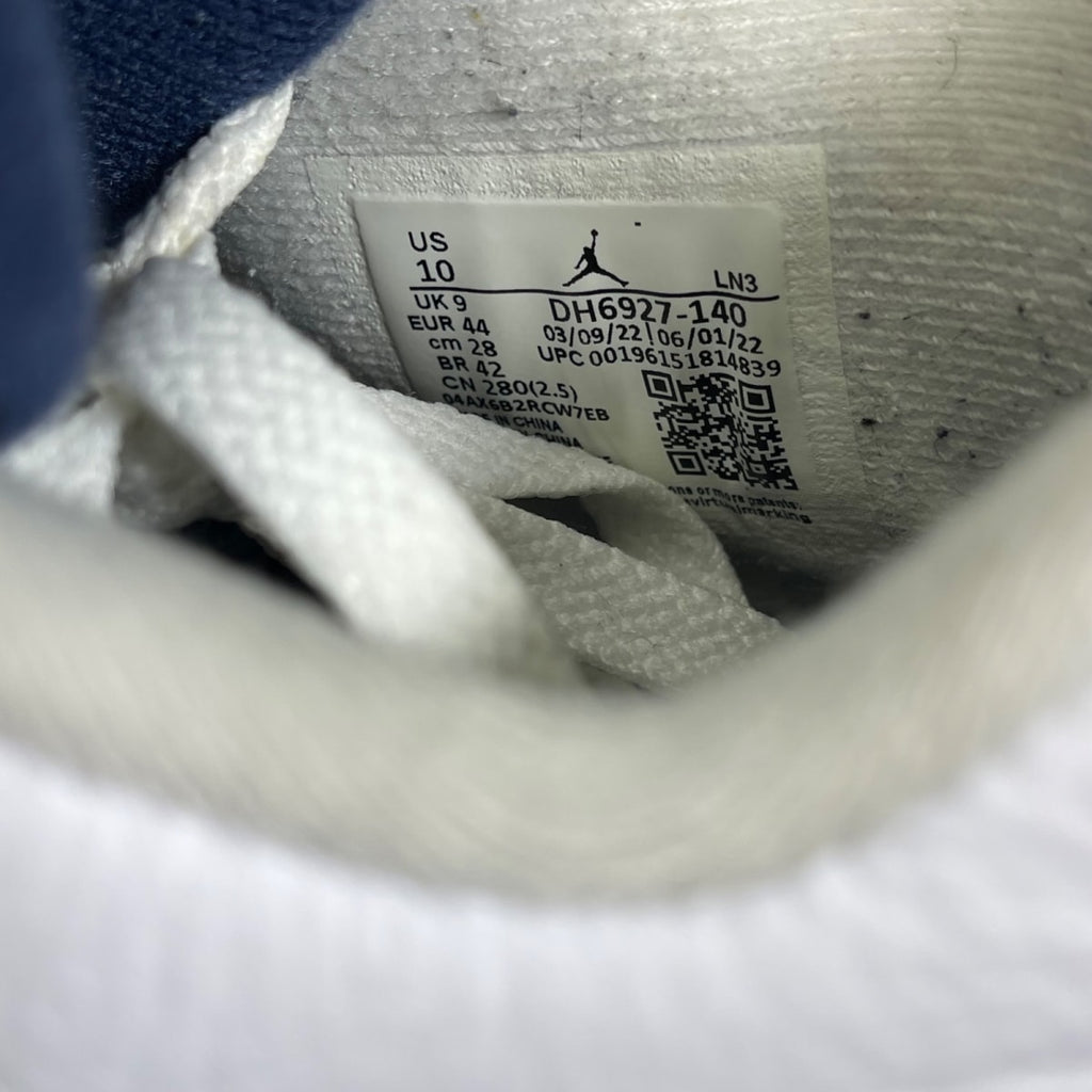Jordan 4 Retro Midnight Navy 10 (Moderately Worn Pre-Owned)JordanWhite/Midnight Navy/Light Smoke Grey-Fire Red - Image 6